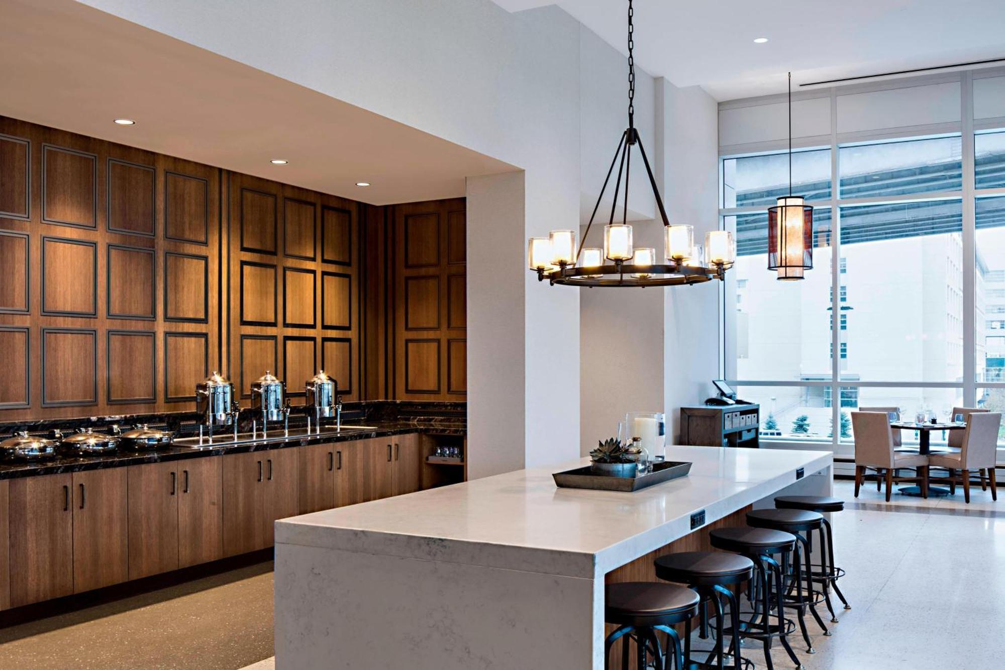 Отель Omaha Marriott Downtown At The Capitol District Экстерьер фото