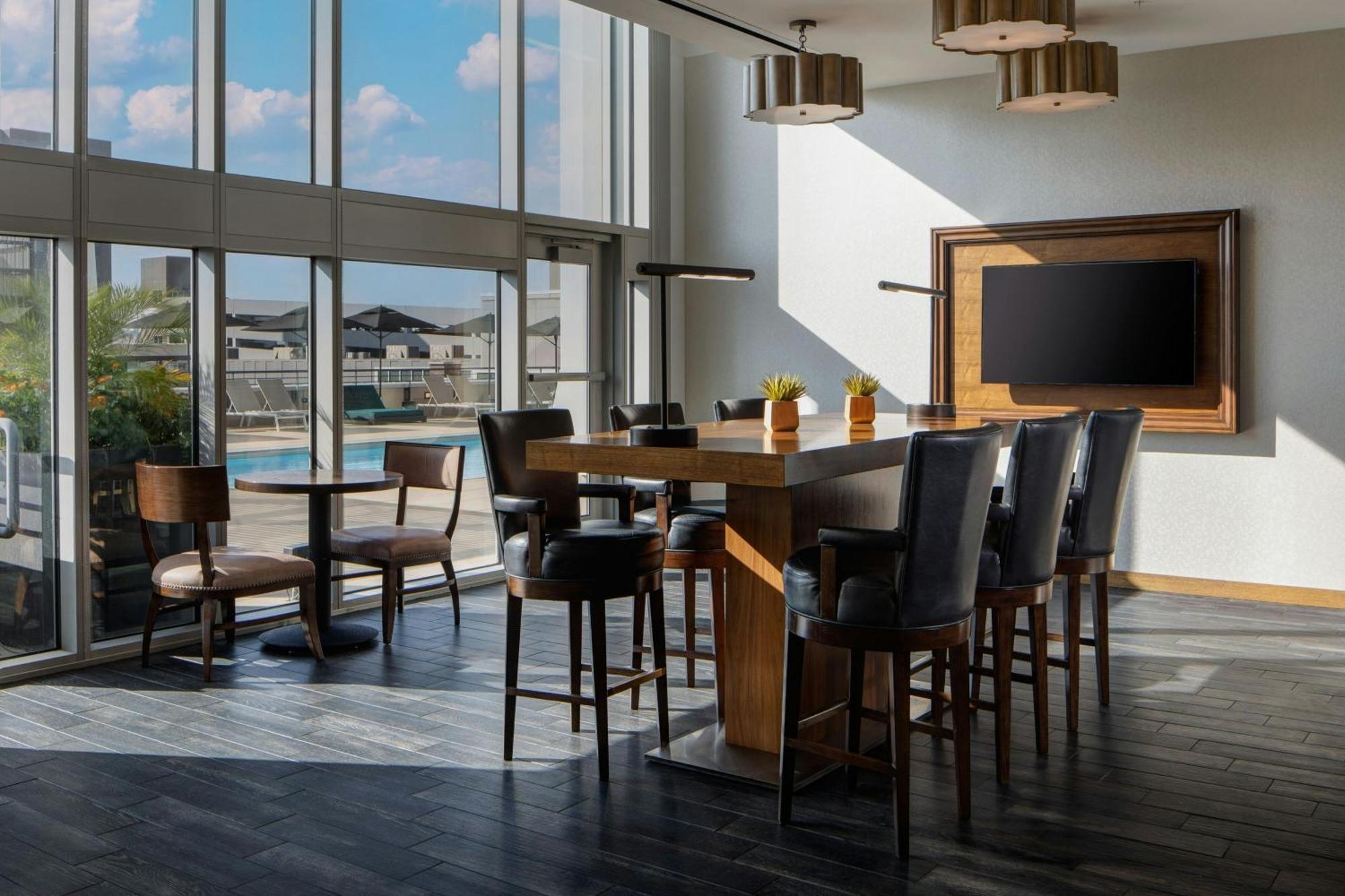 Отель Omaha Marriott Downtown At The Capitol District Экстерьер фото